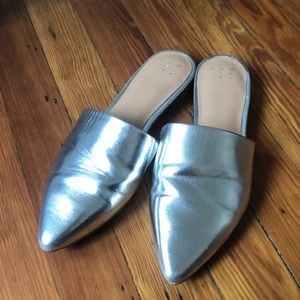 Pointed toe Silver metallic backless mules